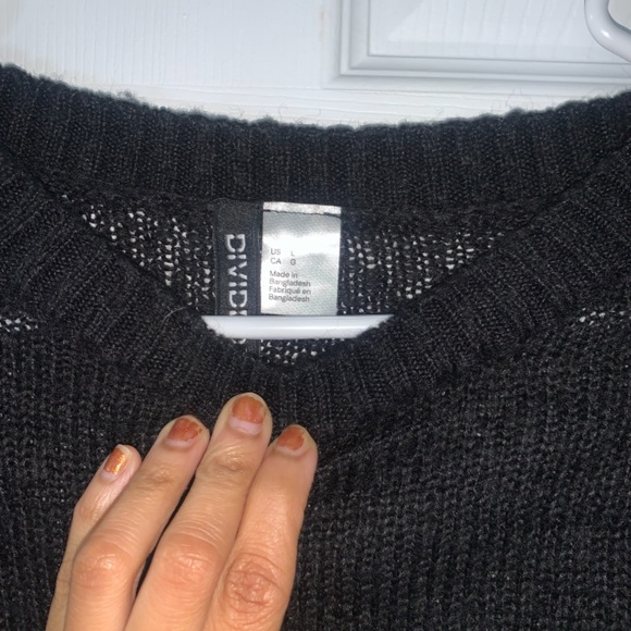 Black throwover sweater from H&M - Picture 2 of 2
